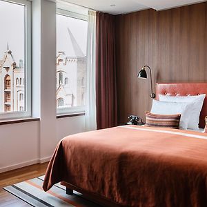 Zimmer mit Kingsize-Bett