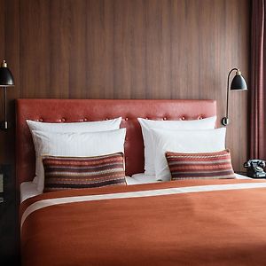 Zimmer mit Kingsize-Bett
